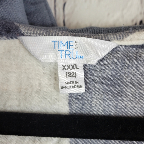 Time & Tru blue gray and white plaid hooded button up flannel shacket - Picture 7 of 8